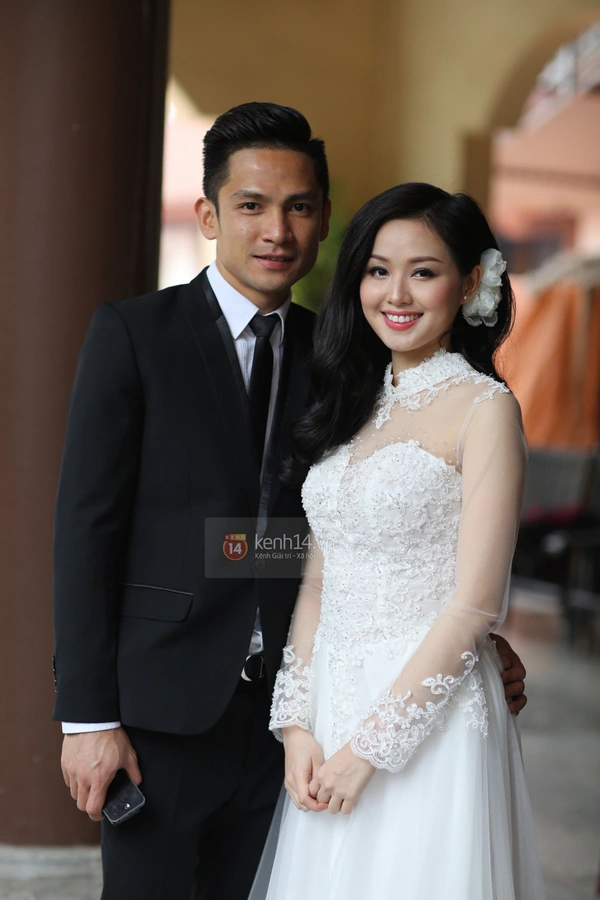 T&acirc;m T&iacute;t nghẹn ng&agrave;o x&uacute;c động trong lễ Hằng Thuận tại ch&ugrave;a 8