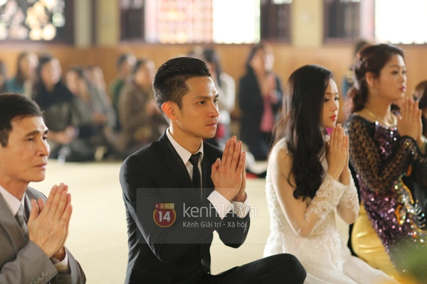 T&acirc;m T&iacute;t nghẹn ng&agrave;o x&uacute;c động trong lễ Hằng Thuận tại ch&ugrave;a 12