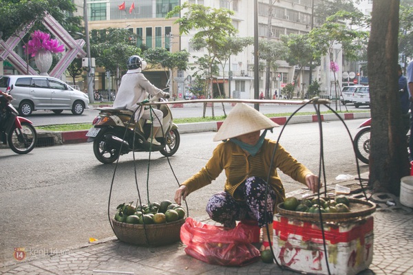 Chùm ảnh: Thương lắm những gánh quà rong trên phố Sài Gòn 8