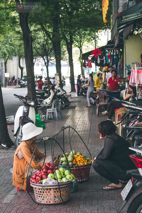Chùm ảnh: Thương lắm những gánh quà rong trên phố Sài Gòn 2