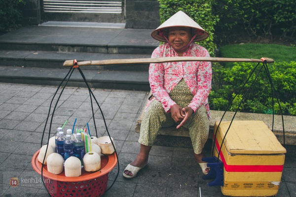 Chùm ảnh: Thương lắm những gánh quà rong trên phố Sài Gòn 11