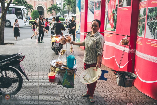 Chùm ảnh: Thương lắm những gánh quà rong trên phố Sài Gòn 16