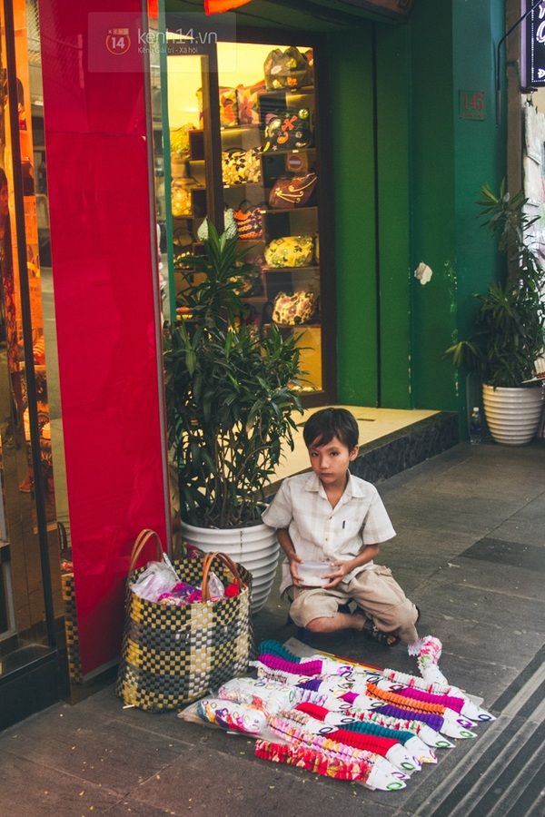 Chùm ảnh: Thương lắm những gánh quà rong trên phố Sài Gòn 22