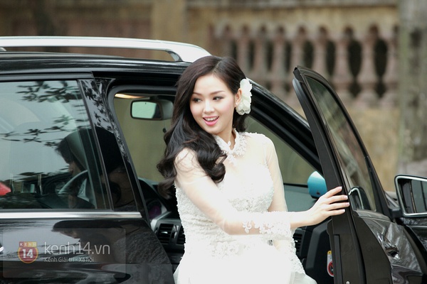 T&acirc;m T&iacute;t nghẹn ng&agrave;o x&uacute;c động trong lễ Hằng Thuận tại ch&ugrave;a 2