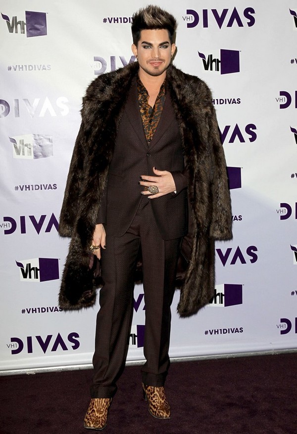 Adam Lambert khó chịu vì những diễn viên “cố làm ca sỹ” 1