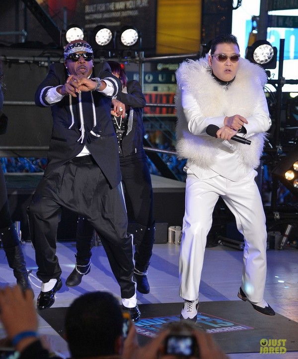 Psy khép lại cơn lốc “Gangnam Style” tại Quảng trường Thời Đại 1