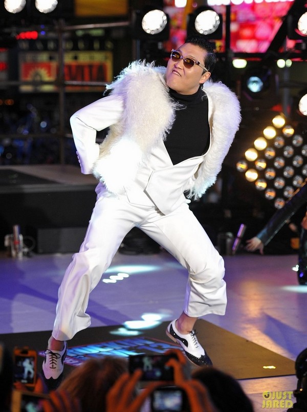 Psy kh&eacute;p lại cơn lốc &ldquo;Gangnam Style&rdquo; tại Quảng trường Thời Đại 2