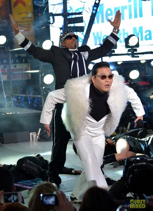 Psy khép lại cơn lốc “Gangnam Style” tại Quảng trường Thời Đại 3