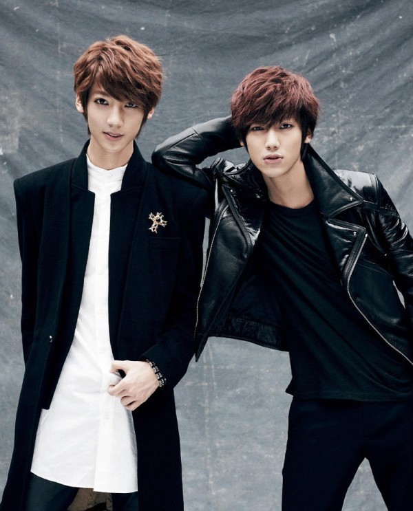 Boyfriend "nhử" fan bằng ảnh cặp sinh đ&ocirc;i đẹp trai 1