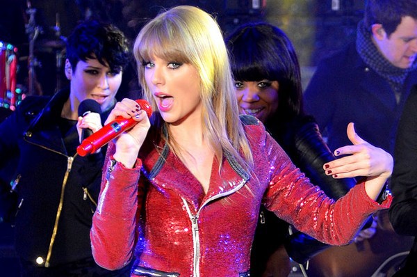 Billboard: Taylor Swift và Rihanna giành nhau No.2 2