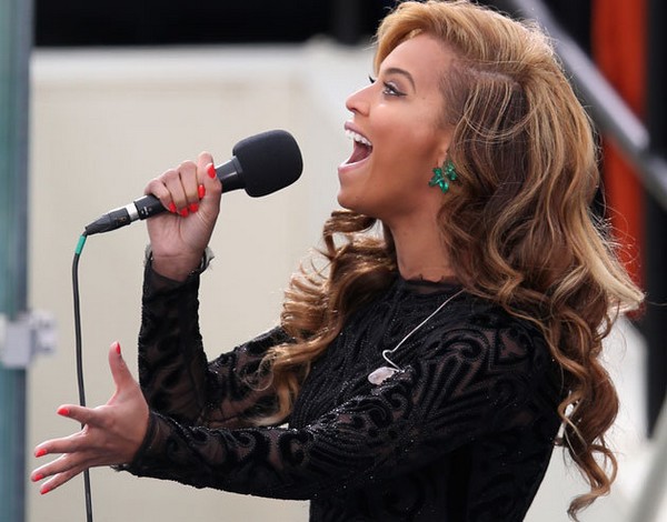 "Bắt quả tang" Beyoncé hát nhép trong Lễ nhậm chức Tổng thống 1