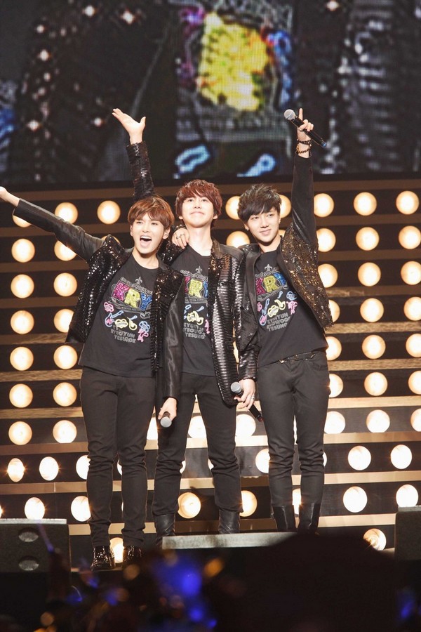 Super Junior-K.R.Y. hot ngang ngửa Super Junior? 2