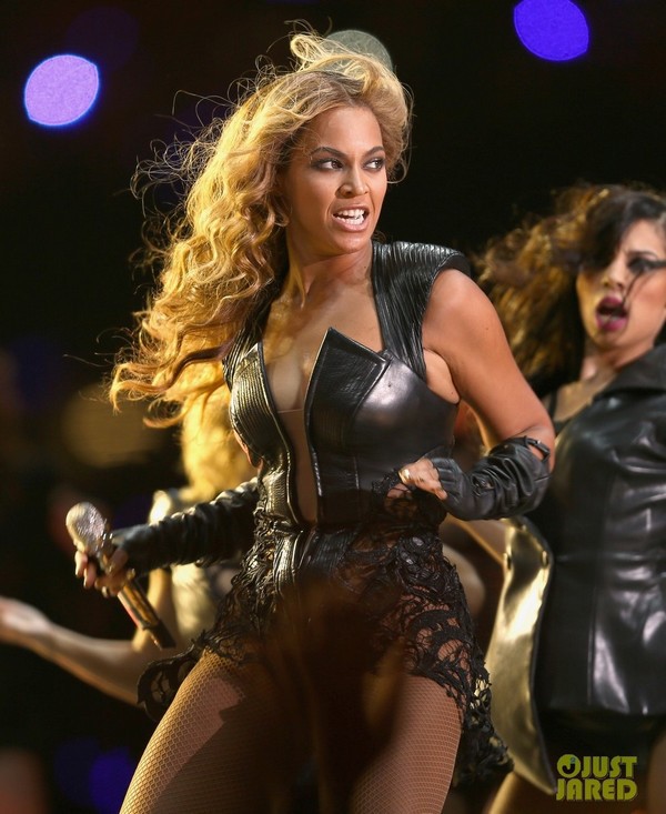 Beyoncé lấn lướt hai thành viên Destiny's Child nhờ... mic to? 2