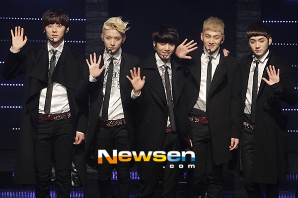 NU&rsquo;EST chia sẻ suy nghĩ thật l&ograve;ng về đối thủ B.A.P 1