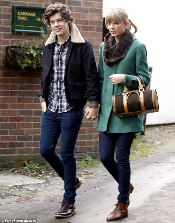 Taylor Swift "đ&acirc;m" Harry Styles th&ecirc;m ph&aacute;t nữa? 1