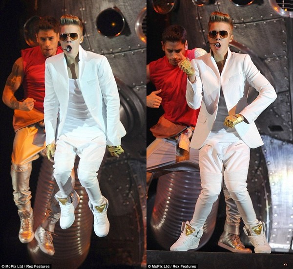 "Thiên thần" Justin Bieber đẹp trai long lanh hạ cánh từ không trung 4