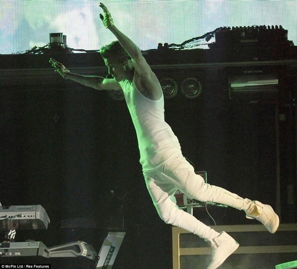 "Thiên thần" Justin Bieber đẹp trai long lanh hạ cánh từ không trung 8