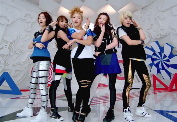 Girlgroup Kpop đã phản ứng ra sao trước chiến thắng đầu tiên? 2