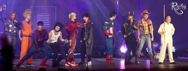 Cận cảnh SuJu long lanh và nóng bỏng trong "Super Show 5" 1