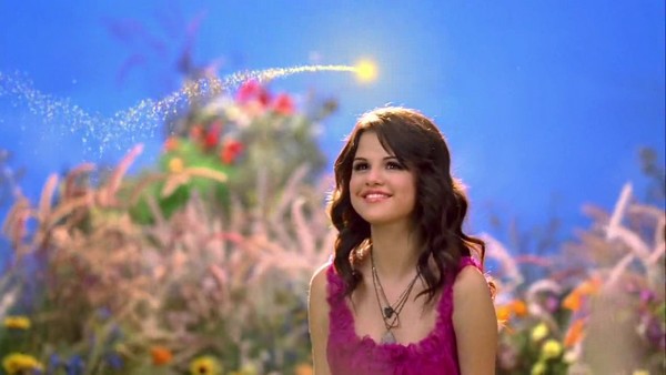 Qu&aacute; tr&igrave;nh trưởng th&agrave;nh của Selena Gomez qua năm th&aacute;ng 3