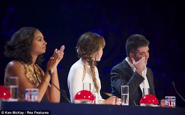 Britain's Got Talent: Simon Cowell cũng phải khóc vì phần thi xúc động 2
