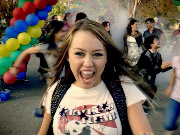 Điểm lại 10 single đỉnh nhất sự nghiệp Miley Cyrus 6