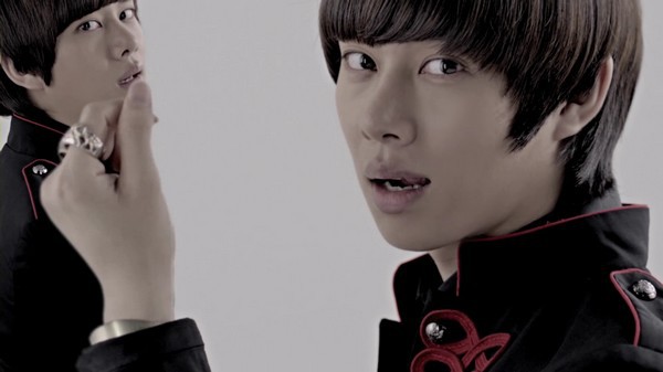 Điểm danh thần tượng Kpop chơi piano "nhoay nho&aacute;y" (P.2) 2