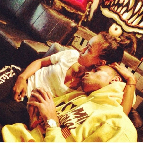 Chris Brown muốn loại bằng được Rihanna khỏi album mới 2