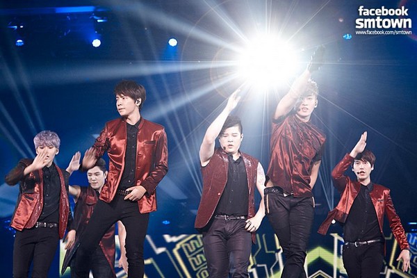 Super Junior cán mốc 1 triệu khán giả với "Super Show" 1