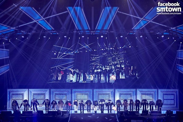 Super Junior cán mốc 1 triệu khán giả với "Super Show" 9