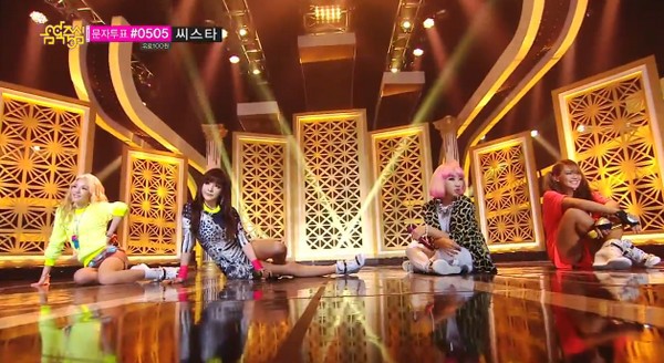 2NE1 "chán" nhảy chân đất trên sân khấu 1