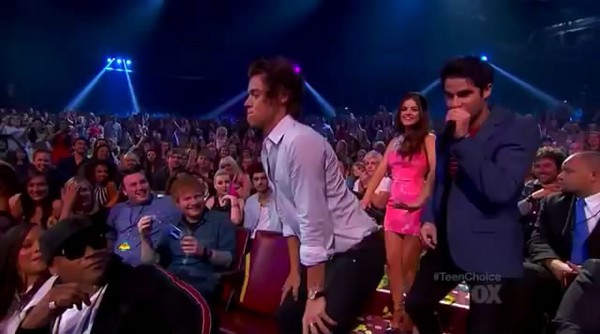 Harry Styles (1D) trổ tài... ngoáy mông tại "Teen Choice Awards" 1