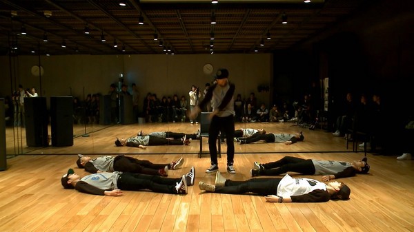 2 boygroup của YG "tỉ th&iacute;" để gi&agrave;nh quyền ra mắt trước 2