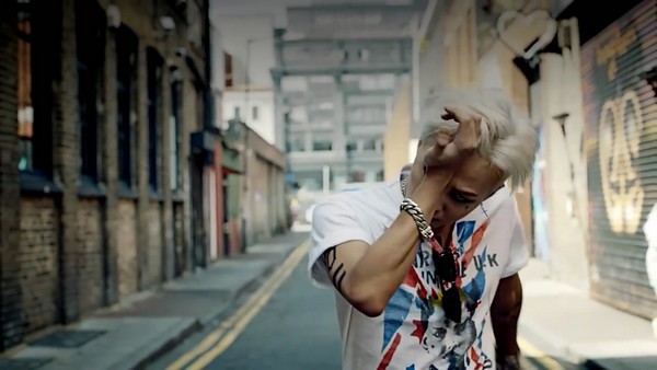 G-Dragon phá phách và khóc tu tu trong MV mới 1