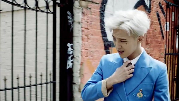 G-Dragon phá phách và khóc tu tu trong MV mới 4