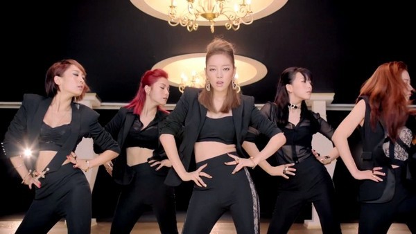 Sunmi v&agrave; EXO gi&agrave;nh giật "ngai v&agrave;ng" 2