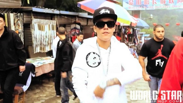 Justin Bieber khoe MV nhảy nhót trên Vạn Lý Trường Thành 2