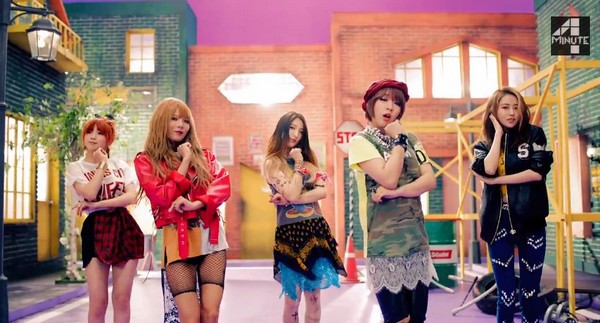 Bối cảnh trong MV mới của T-ara  "hao hao" loạt MV cũ 24