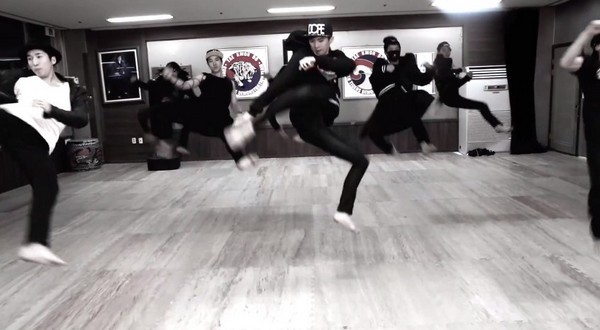 YG khoe video "Ringa Linga" phong cách Taekwondo siêu ngầu 4