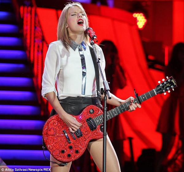 Taylor Swift shows off her long, shapely legs and plays the guitar 8