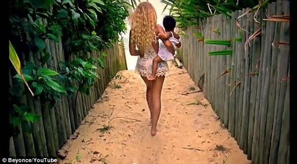 Fan "ngộp thở" trong... 17 MV mới của Beyoncé 4