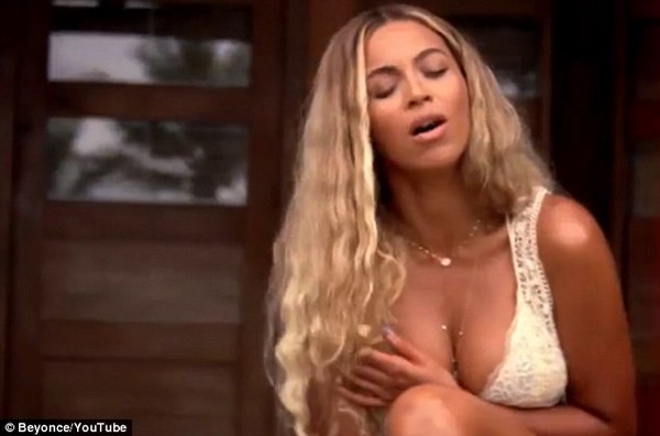 Fan "ngộp thở" trong... 17 MV mới của Beyoncé 5