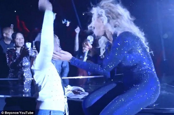 Fan nhí ung thư giàn giụa nước mắt vì Beyoncé 6