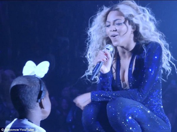 Fan nhí ung thư giàn giụa nước mắt vì Beyoncé 1