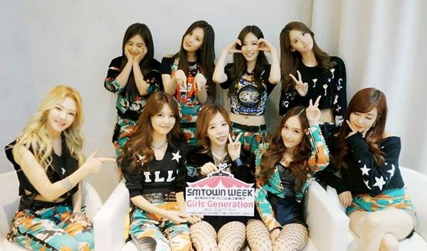 SNSD và EXO "công phá" show cuối năm với sân khấu chung 1