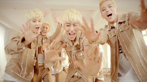 C&aacute;c "ch&agrave;ng ngố" v&agrave; "n&agrave;ng ngố" trong Kpop 10