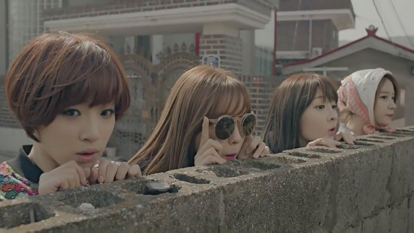 C&aacute;c "ch&agrave;ng ngố" v&agrave; "n&agrave;ng ngố" trong Kpop 16