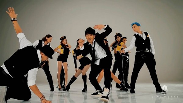 Những sao Kpop "tranh thủ" dịp Tết 3