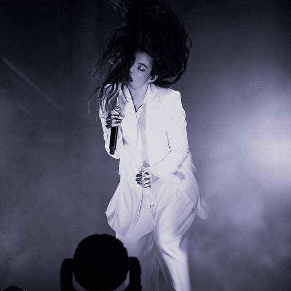 Lorde và những giây phút cực "dị" trên sân khấu 33