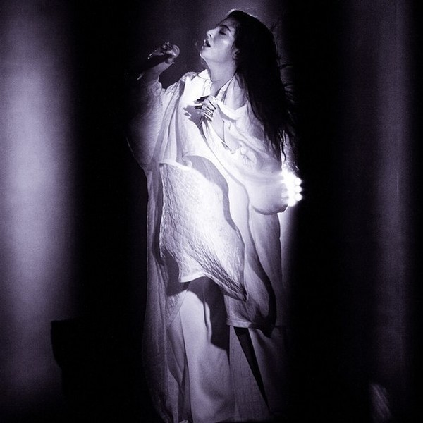 Lorde và những giây phút cực "dị" trên sân khấu 17